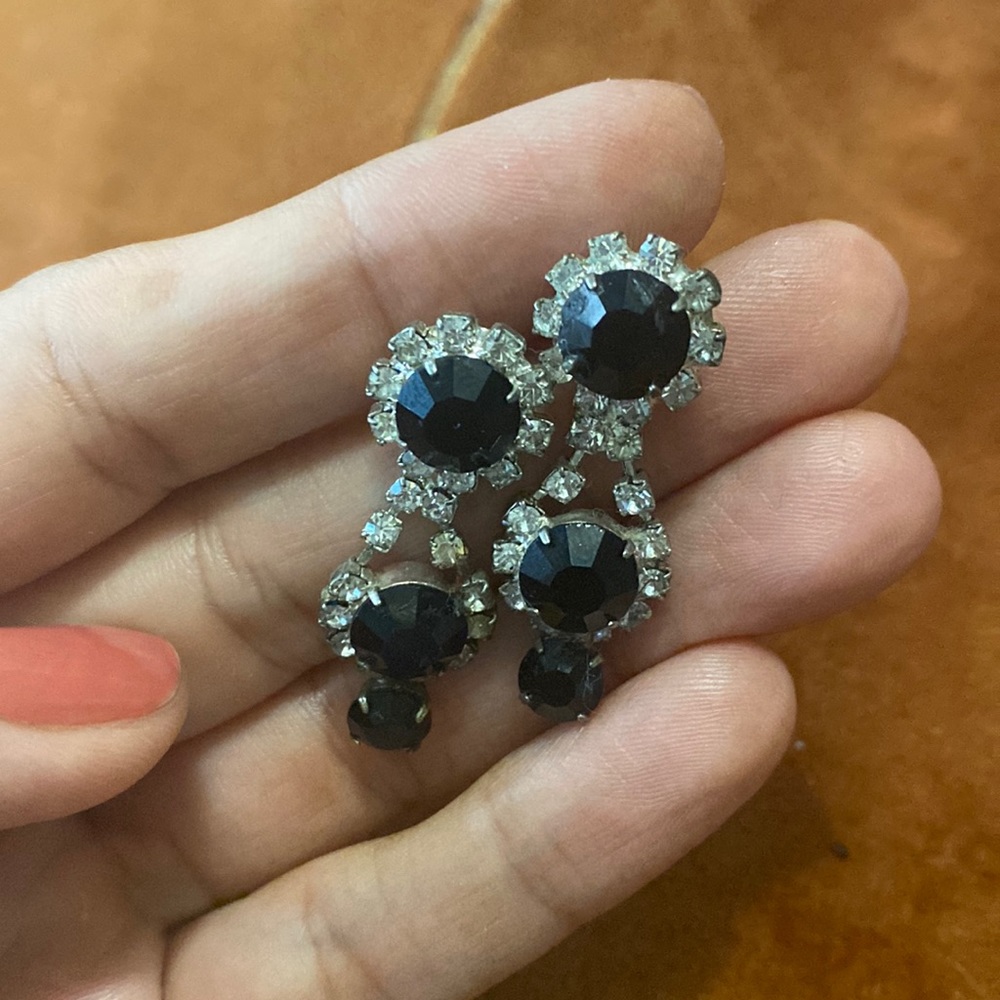 Pretty earrings! They are great for any occasion:)